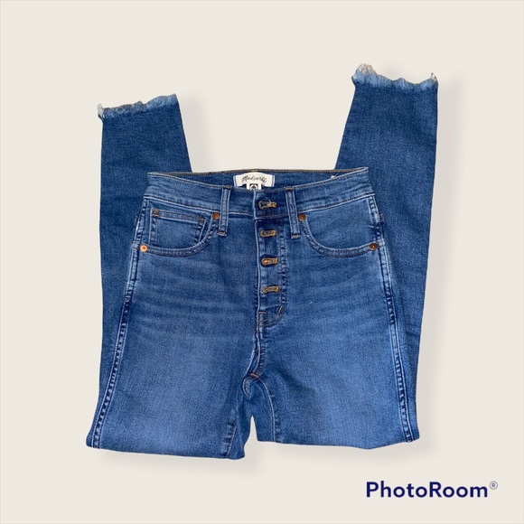 Madewell Petite 10" High-Rise Skinny Jeans in Mackey Wash: Button-Front Edition - Picture 7 of 10